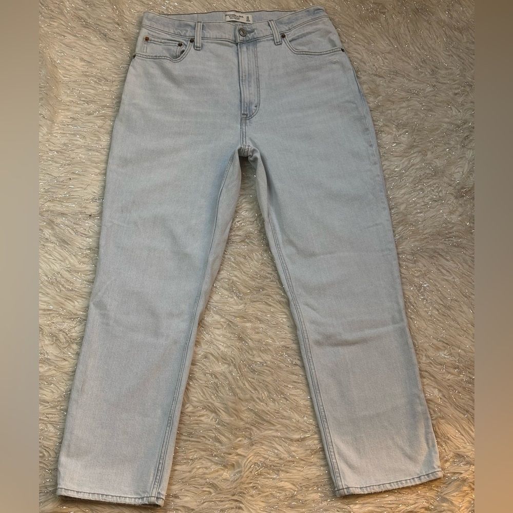Abercrombie & Fitch Women’s Light Blue Straight Ultra High Rise Jeans Size 31/12